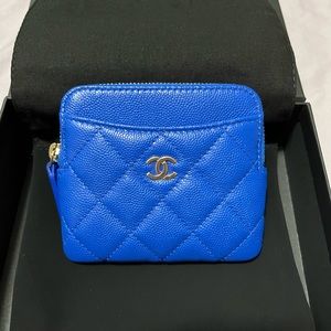 ❌SOLD❌Chanel zipped card holder